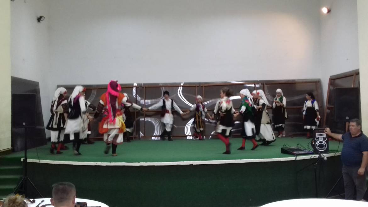 Концерт на фолклорни групи во Општина Могила